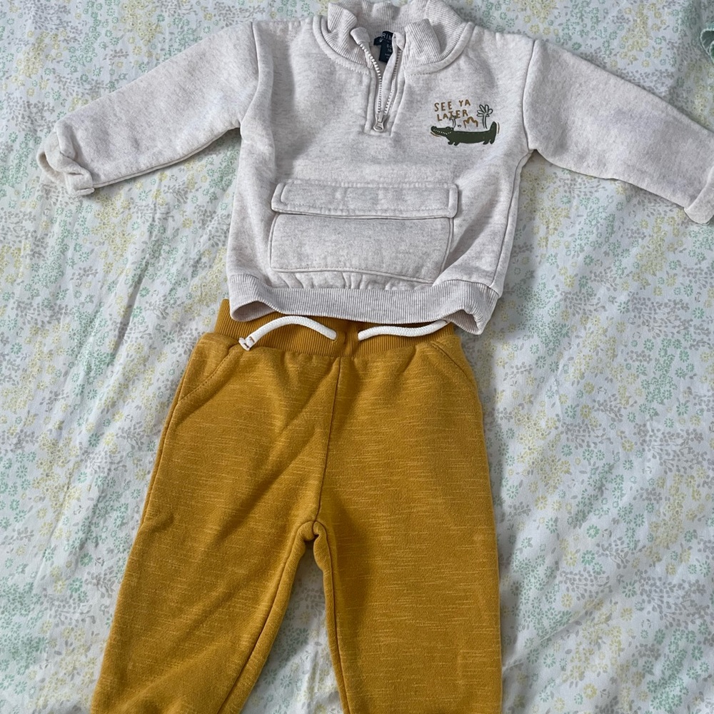 Primark baby boy sweatsuit. Size 6-9 months.